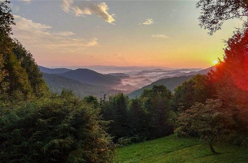 Photo 32 - Cozy Cullowhee Cabin With Breathtaking Views