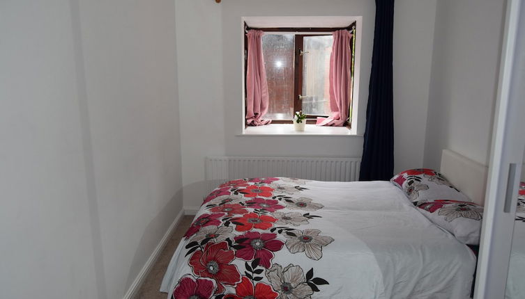 Photo 1 - Spacious 1-bed Apartment in Croydon-free Parking