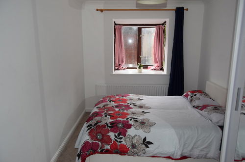 Photo 1 - Spacious 1-bed Apartment in Croydon-free Parking