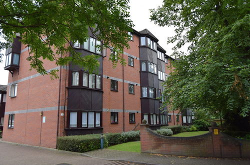 Photo 20 - Beautiful 1-bed Apartment in Croydon-free Parking