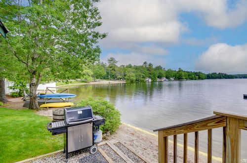 Foto 3 - Waterfront Gray Home w/ Furnished Deck & Fire Pit