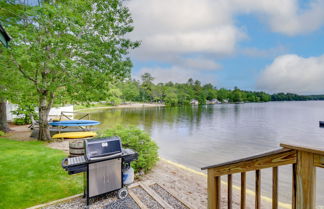 Foto 3 - Waterfront Gray Home w/ Furnished Deck & Fire Pit