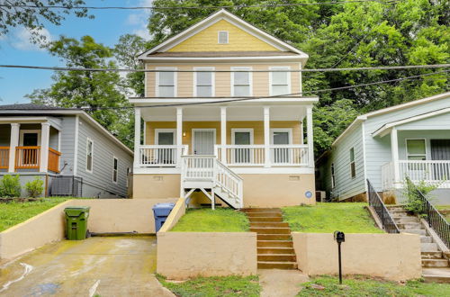 Photo 1 - Spacious Atlanta Home in Great Location