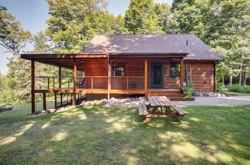 Foto 10 - Lakefront Townsend Cabin w/ Fire Pit, Private Dock