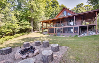 Foto 1 - Lakefront Townsend Cabin w/ Fire Pit, Private Dock