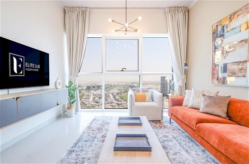 Foto 2 - Elite LUX Holiday Homes - Serene Golf View Living 1 BHK in Damac Hills Dubai