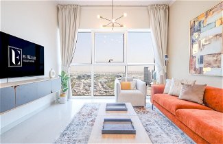 Foto 2 - Elite LUX Holiday Homes - Serene Golf View Living 1 BHK in Damac Hills Dubai