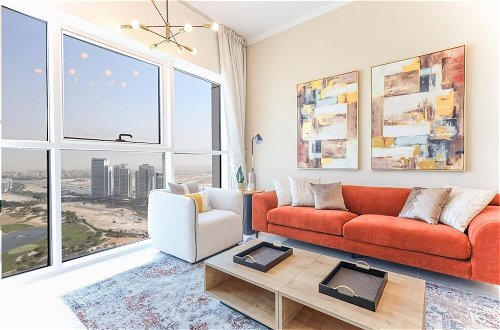 Photo 3 - Elite LUX Holiday Homes - Serene Golf View Living 1 BHK in Damac Hills Dubai