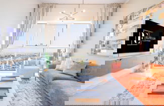 Foto 2 - Elite LUX Holiday Homes - Serene Golf View Living 1 BHK in Damac Hills Dubai