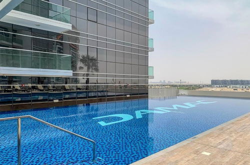 Foto 19 - Elite LUX Holiday Homes - Serene Golf View Living 1 BHK in Damac Hills Dubai