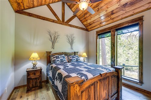 Foto 8 - Big Cedar Vacation Rental w/ Deck & Hot Tub