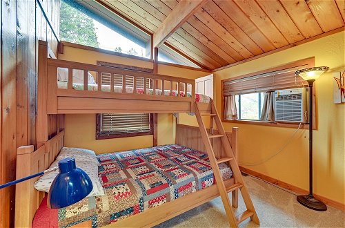Foto 2 - Cozy Munds Park Cabin w/ Fireplace & Deck