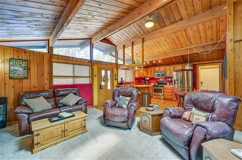 Foto 24 - Cozy Munds Park Cabin w/ Fireplace & Deck