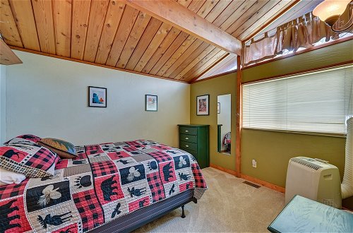 Foto 15 - Cozy Munds Park Cabin w/ Fireplace & Deck