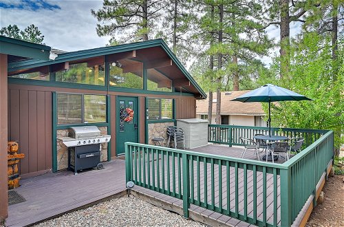 Foto 10 - Cozy Munds Park Cabin w/ Fireplace & Deck