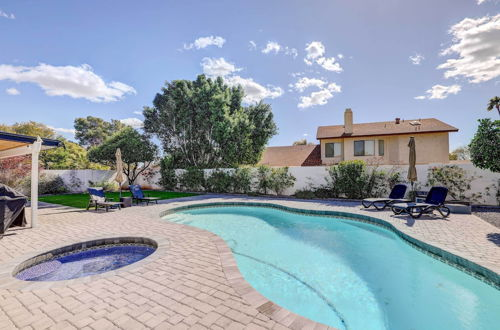 Foto 24 - Sunny Scottsdale Home: Heated Pool & Patio