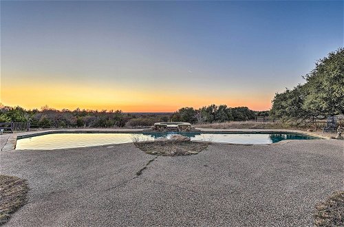 Foto 11 - Forestburg Ranch w/ Pool + 40-mile Views