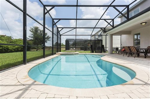 Foto 12 - Spacious 6BR Villa With Pool SPA 3 Miles to Disney
