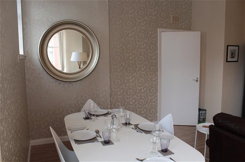 Photo 5 - 419 Luminous 2 Bedroom Apartment in the Heart of Edinburgh s Old Town