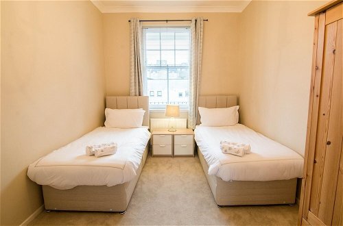 Photo 12 - 419 Luminous 2 Bedroom Apartment in the Heart of Edinburgh s Old Town