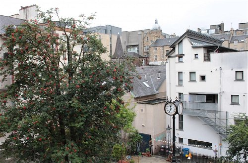 Photo 7 - 419 Luminous 2 Bedroom Apartment in the Heart of Edinburgh s Old Town