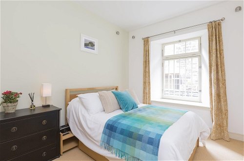 Photo 20 - 401 Chic and Cosy 2 Bedroom Apartment Just Minutes Away From George Street and Princes Street