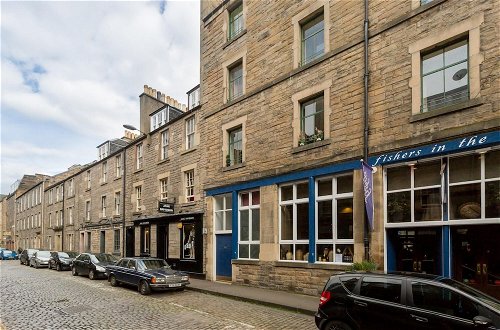 Foto 4 - 401 Chic and Cosy 2 Bedroom Apartment Just Minutes Away From George Street and Princes Street