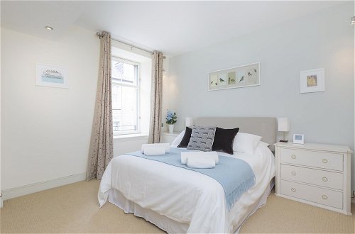 Foto 13 - 401 Chic and Cosy 2 Bedroom Apartment Just Minutes Away From George Street and Princes Street