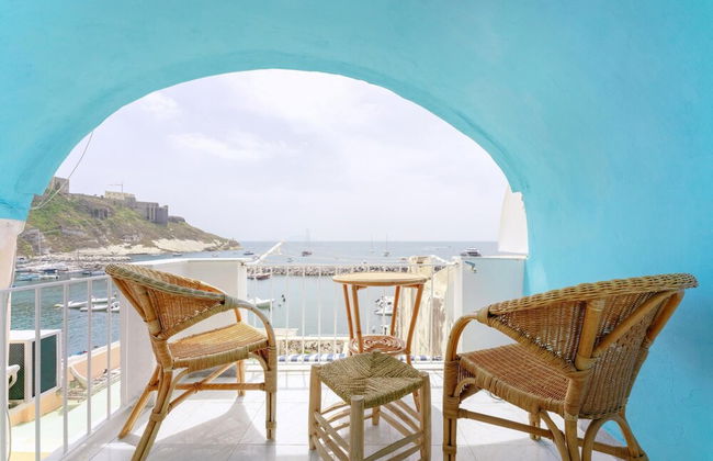 Corricella Terrace in Procida - Photo 18