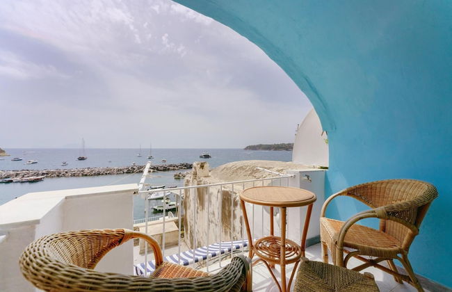Corricella Terrace in Procida - Photo 19