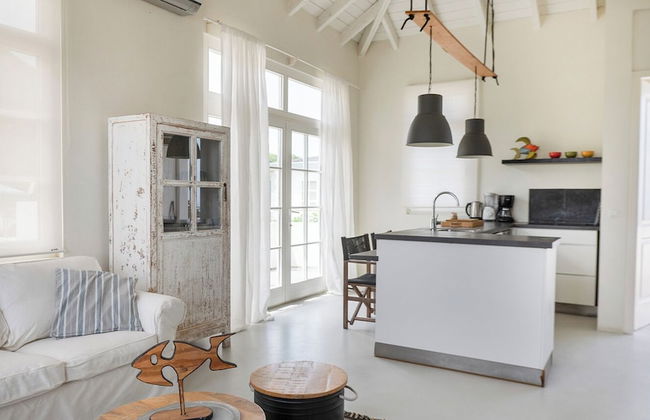 Whale Tails Hotel - Photo 20