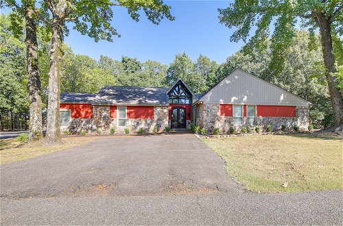 Foto 1 - Spacious Southaven Home on 8 Acres w/ Private Pool
