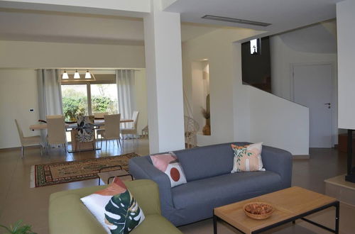 Photo 18 - Home21-elegant Spacious Villa-5 min From the Beach