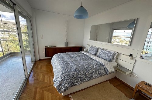 Photo 3 - Luxurious 2-bed Sea-side Apartment in Saronida