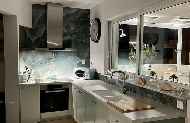 Luxurious 2-bed Seaside Apartment in Saronida - Foto 8