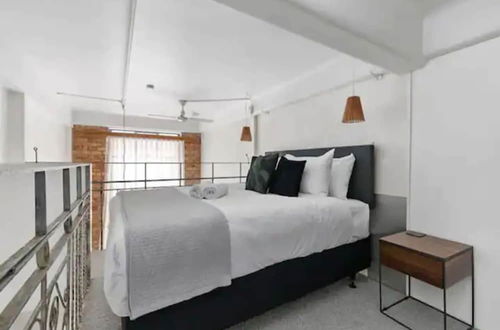 Foto 2 - Stylish Loft Apartment In Cbd W/ King Bed