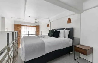 Foto 2 - Stylish Loft Apartment In Cbd W/ King Bed