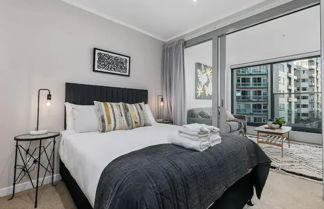 Photo 2 - Beautifully Modern Brand New Central Apartment