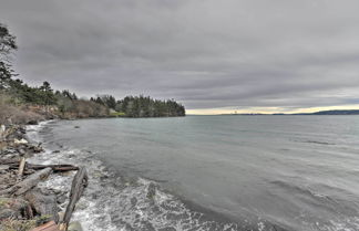 Photo 2 - Bayfront Home - Take Ferry to the San Juan Islands