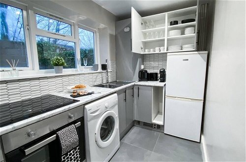 Photo 6 - Stunning 1-bed Apartment in Cardiff
