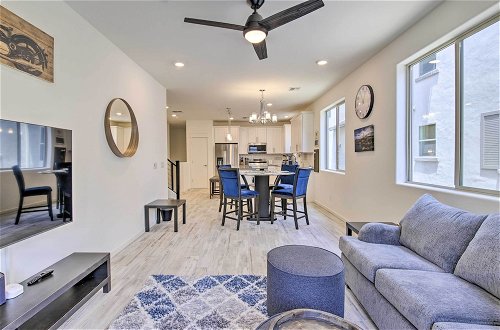 Foto 1 - Executive Chandler Townhome w/ Community Perks