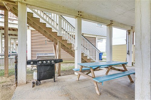 Photo 27 - Beachfront Retreat With 2 Decks, Patio & Views