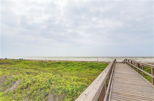 Photo 9 - Beachfront Retreat With 2 Decks, Patio & Views