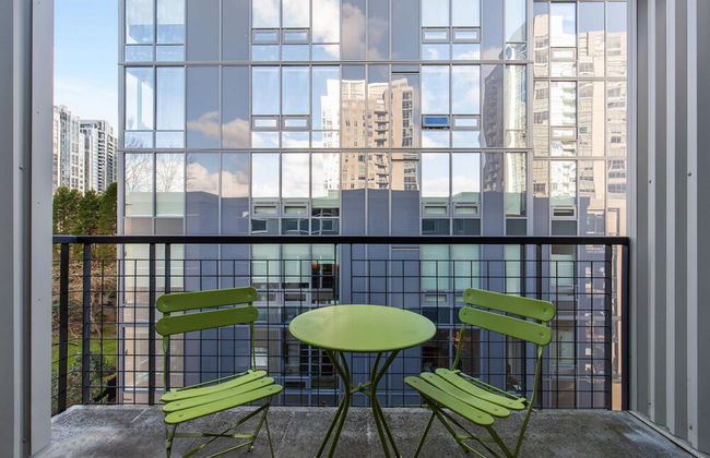 Bellevue Designer 1BD Plus Den 1BA Apartment - Photo 12