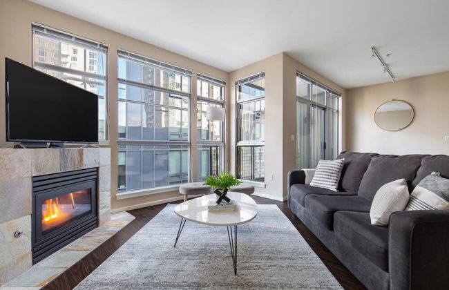 Bellevue Designer 1BD Plus Den 1BA Apartment - Photo 8