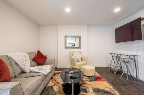 Foto 15 - Modern Contemporary 2 Bedroom Suite