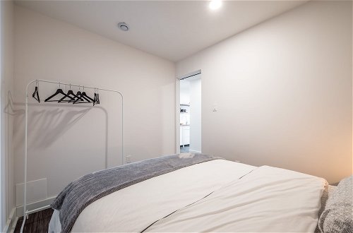 Foto 7 - Modern Contemporary 2 Bedroom Suite
