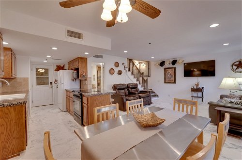 Photo 5 - Townhome With Pool Access - 1 Mi to Crazy Horse
