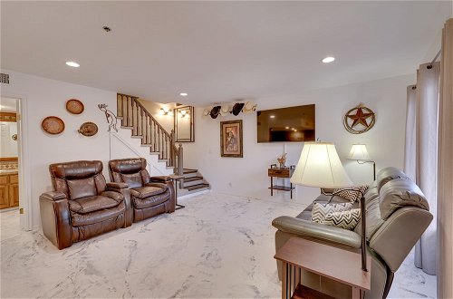 Photo 1 - Townhome With Pool Access - 1 Mi to Crazy Horse