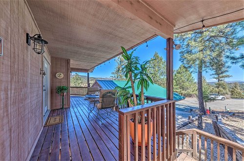 Foto 4 - Winnies Cabin w/ Wraparound Deck + Mtn Views